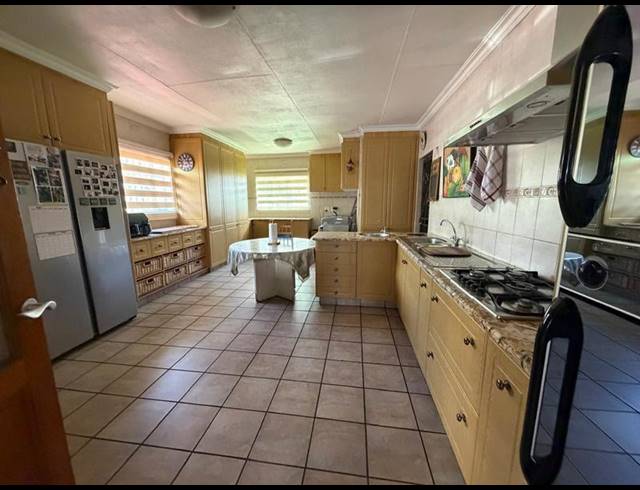 3 BEDROOM PROPERTY TO RENT IN DALPARK EXT 1